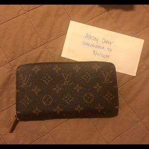 Louis Vuitton Zippy Wallet